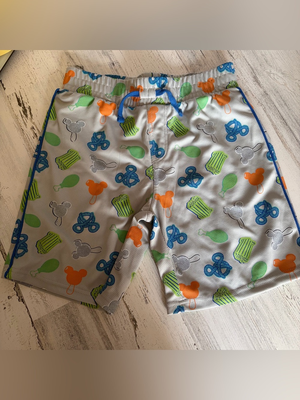 Disney Snacks Boys Shorts Size M NEW